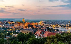Apartment On Gellert Hill Downtown With Free Garage & Castle View