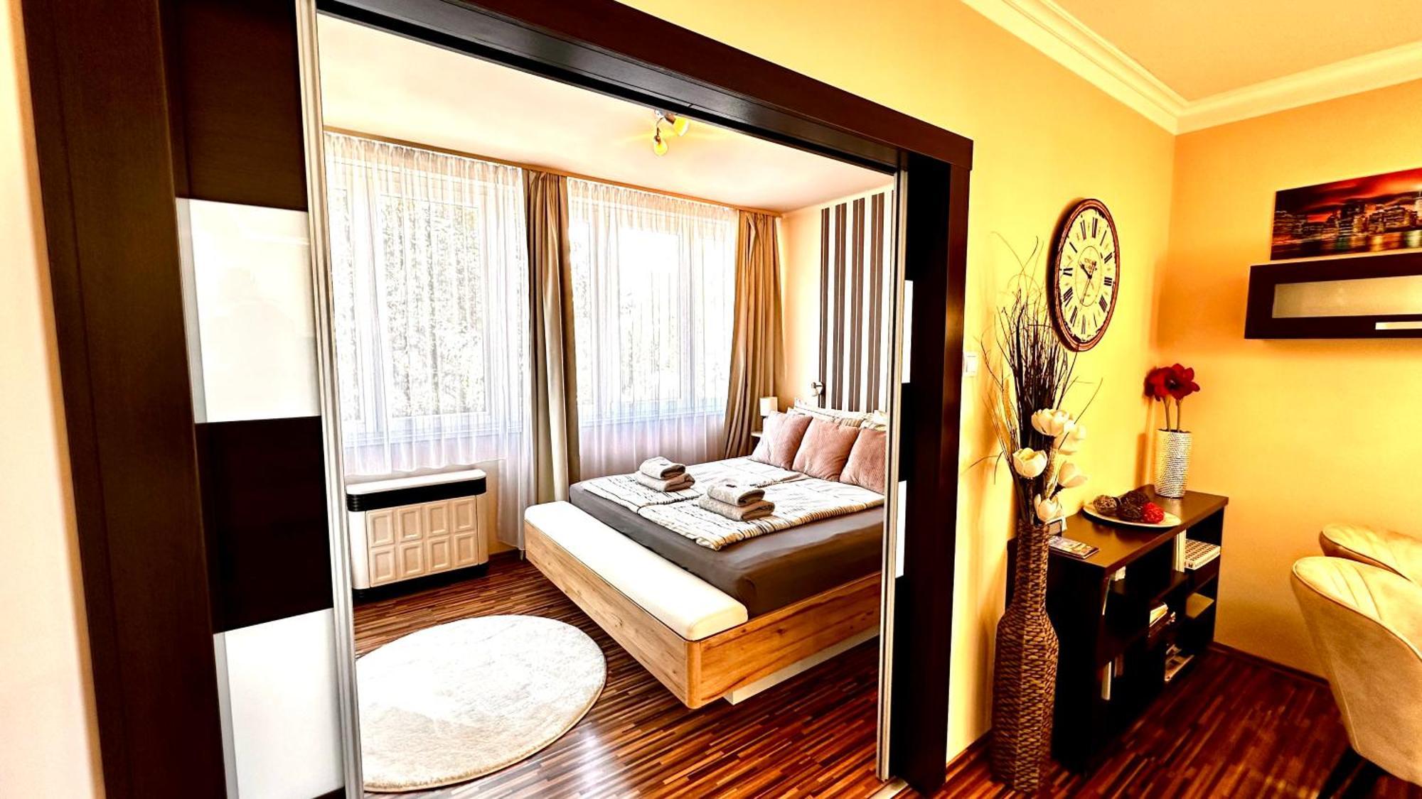 Apartment On Gellert Hill Downtown With Free Garage & Castle View Budapest Exterior photo